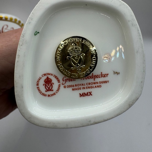 Royal Crown Derby Green Woodpecker Fine Bone China Paperweight. Gold Stopper. - Picture 8 of 11